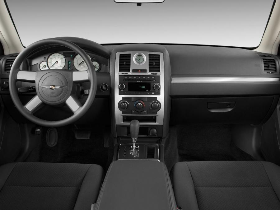  Chrysler 300C 2007 года  (EU) (фото 19 из 21)